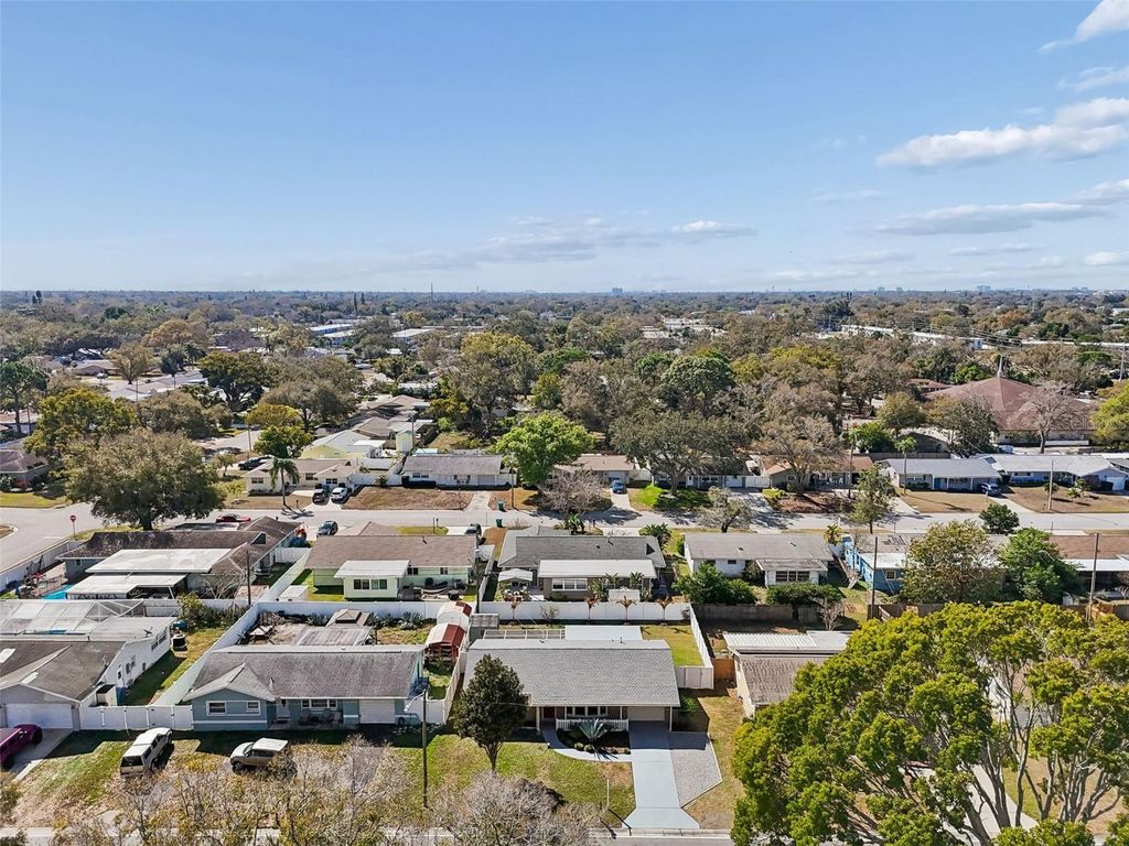 Image 41 of property listing at 5682 46TH AVENUE N, Kenneth City, FL 33709