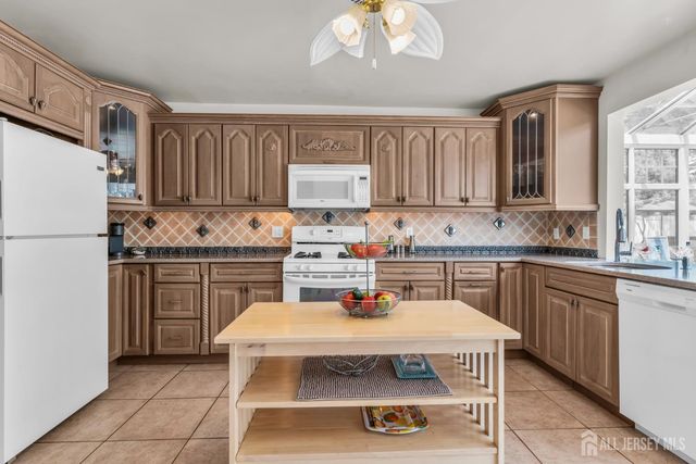 513 Ilexberry Lane, Toms River, NJ 08753