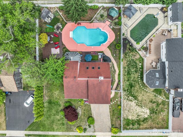 513 Ilexberry Lane, Toms River, NJ 08753