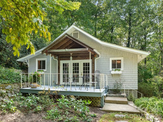 240 Seneca Boulevard, Hendersonville, NC 28739