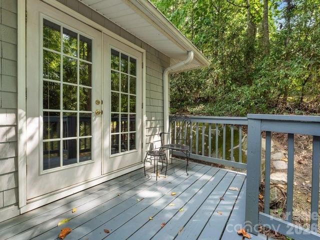 240 Seneca Boulevard, Hendersonville, NC 28739