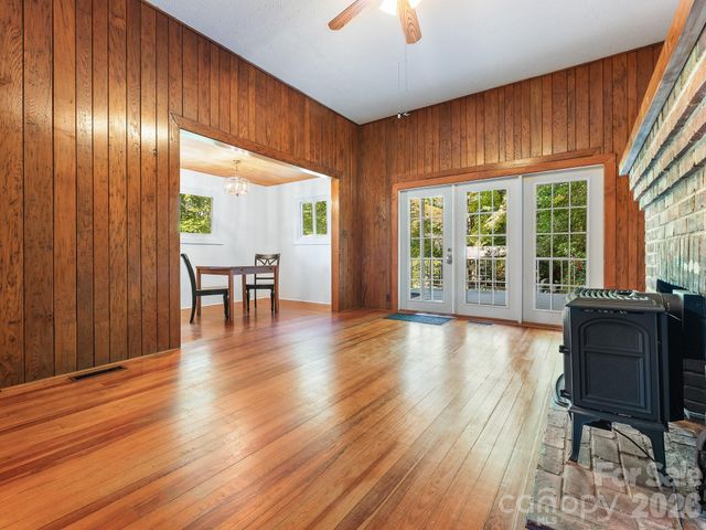 240 Seneca Boulevard, Hendersonville, NC 28739
