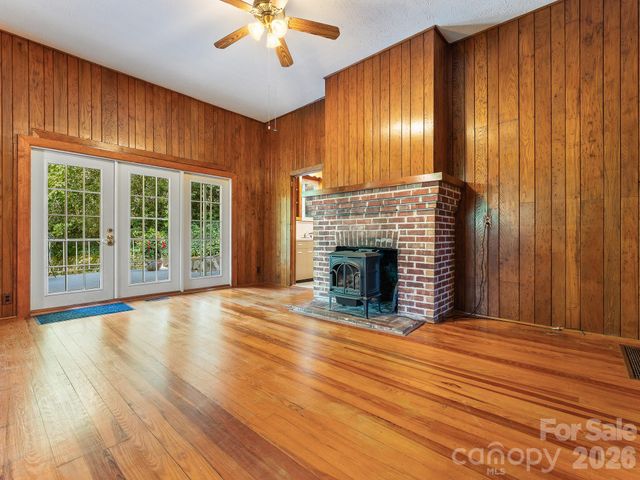240 Seneca Boulevard, Hendersonville, NC 28739