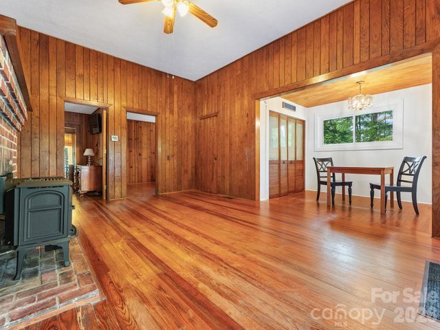 240 Seneca Boulevard, Hendersonville, NC 28739