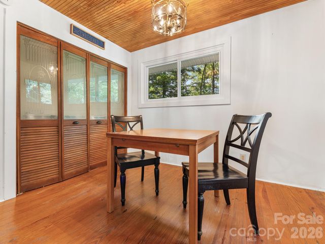 240 Seneca Boulevard, Hendersonville, NC 28739