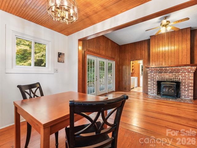 240 Seneca Boulevard, Hendersonville, NC 28739