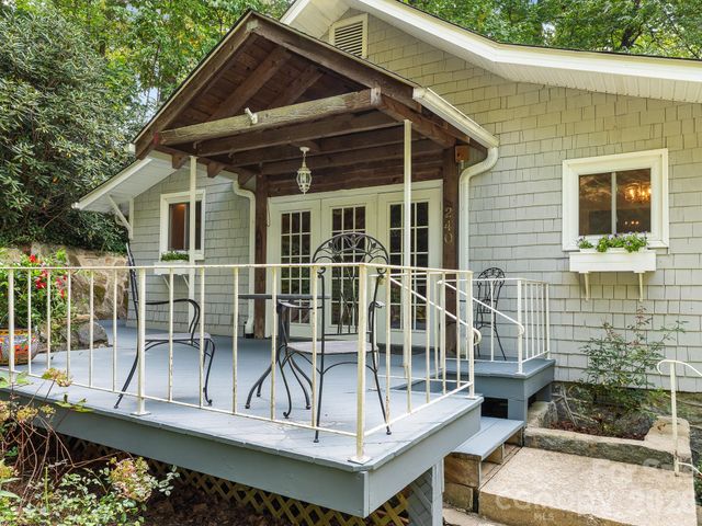 240 Seneca Boulevard, Hendersonville, NC 28739