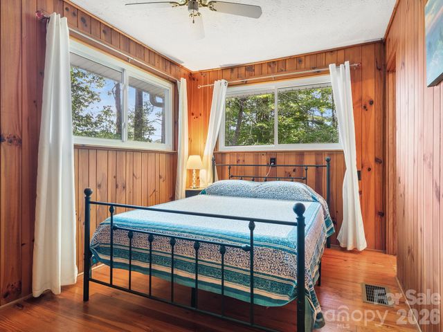 240 Seneca Boulevard, Hendersonville, NC 28739