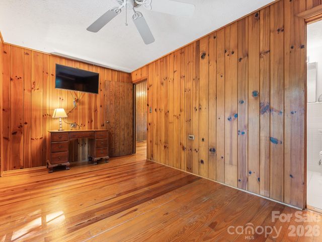 240 Seneca Boulevard, Hendersonville, NC 28739