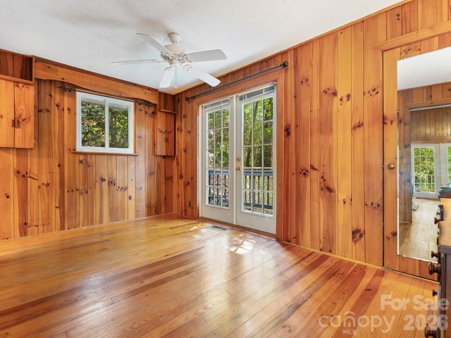 240 Seneca Boulevard, Hendersonville, NC 28739
