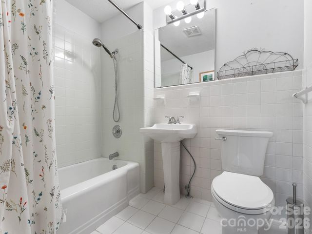 240 Seneca Boulevard, Hendersonville, NC 28739