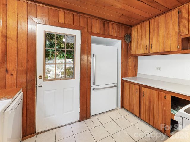 240 Seneca Boulevard, Hendersonville, NC 28739