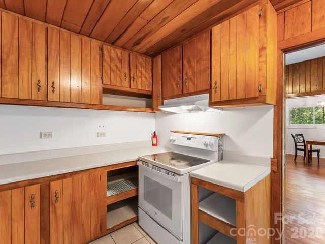 240 Seneca Boulevard, Hendersonville, NC 28739