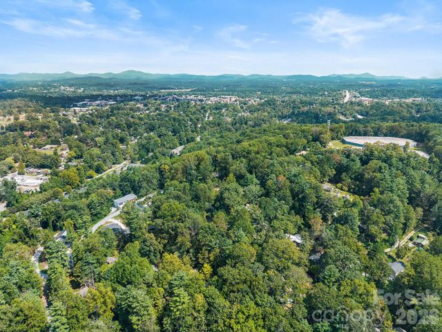240 Seneca Boulevard, Hendersonville, NC 28739