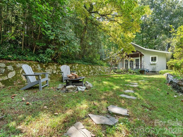 240 Seneca Boulevard, Hendersonville, NC 28739