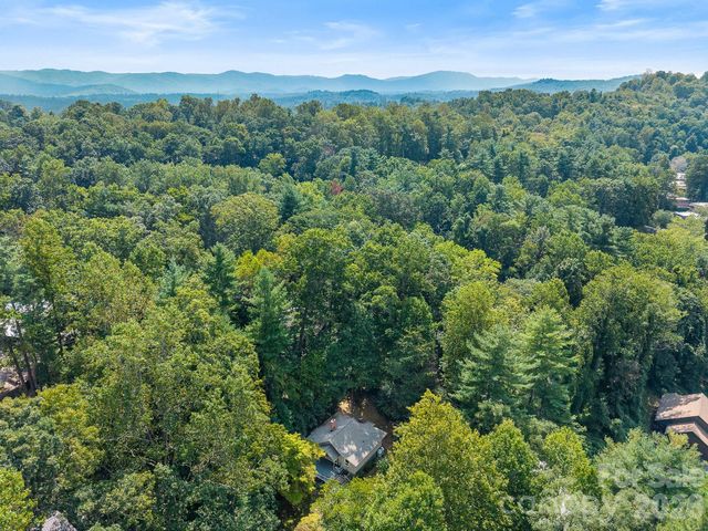240 Seneca Boulevard, Hendersonville, NC 28739
