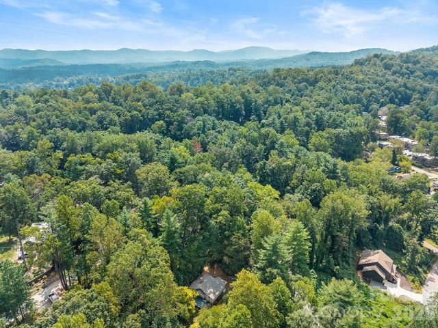 240 Seneca Boulevard, Hendersonville, NC 28739