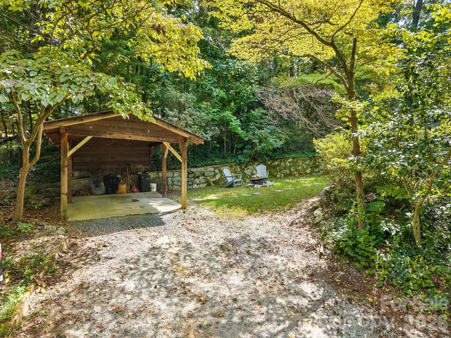 240 Seneca Boulevard, Hendersonville, NC 28739
