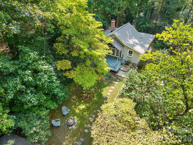 240 Seneca Boulevard, Hendersonville, NC 28739