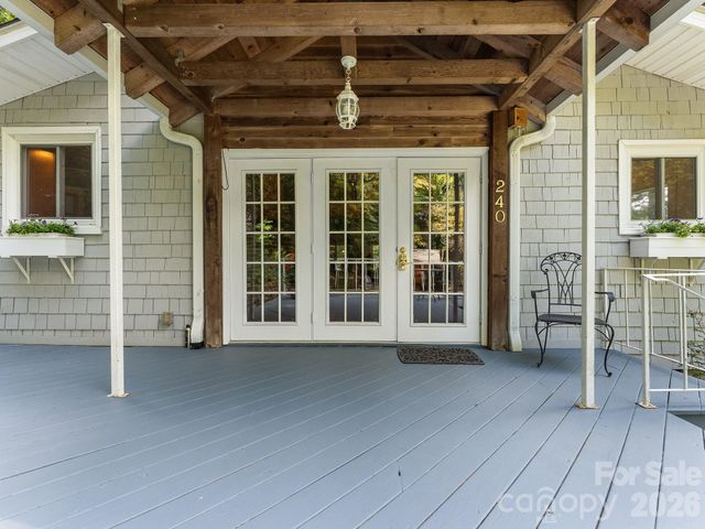 240 Seneca Boulevard, Hendersonville, NC 28739