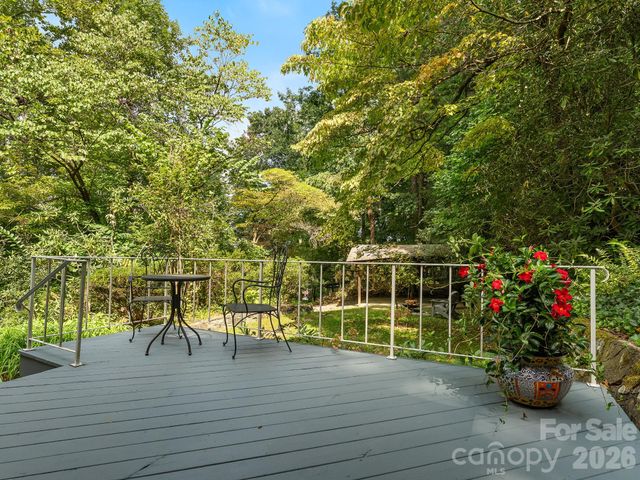 240 Seneca Boulevard, Hendersonville, NC 28739