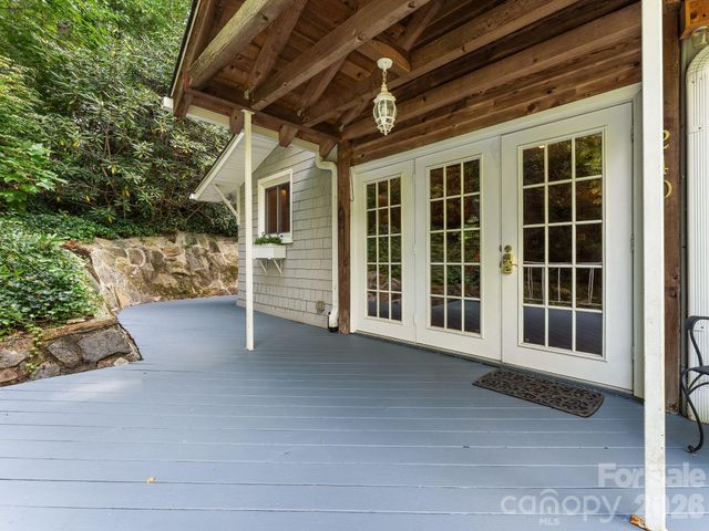 240 Seneca Boulevard, Hendersonville, NC 28739