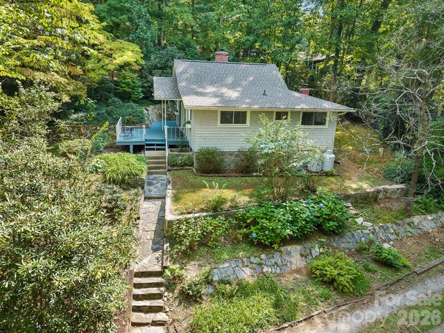 240 Seneca Boulevard, Hendersonville, NC 28739