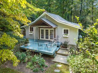 240 Seneca Boulevard, Hendersonville, NC 28739