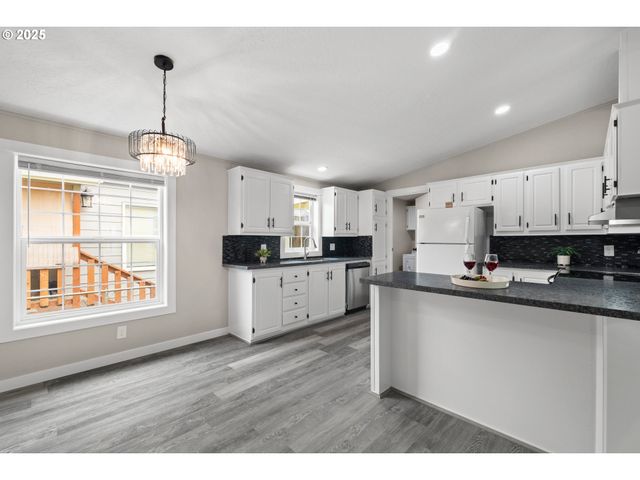 17520 Se 82ND Dr, Clackamas, OR 97015