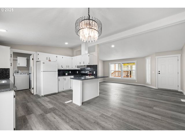 17520 Se 82ND Dr, Clackamas, OR 97015