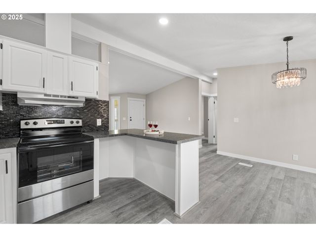 17520 Se 82ND Dr, Clackamas, OR 97015