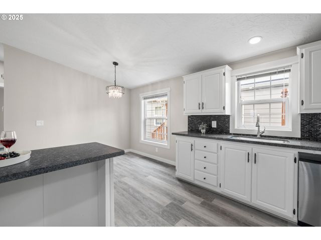 17520 Se 82ND Dr, Clackamas, OR 97015