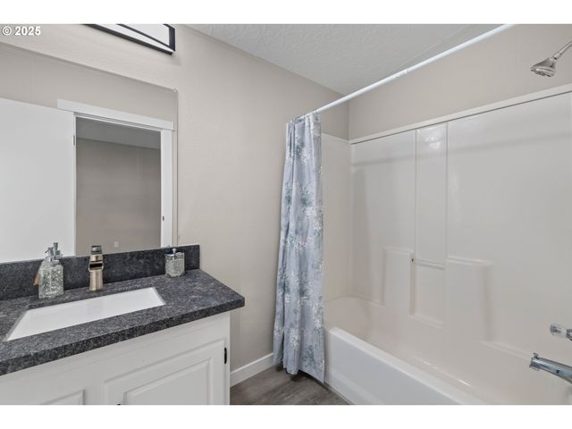 17520 Se 82ND Dr, Clackamas, OR 97015