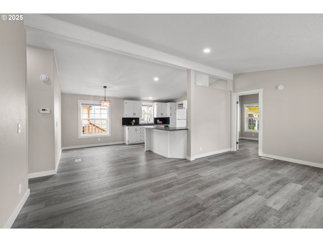 17520 Se 82ND Dr, Clackamas, OR 97015