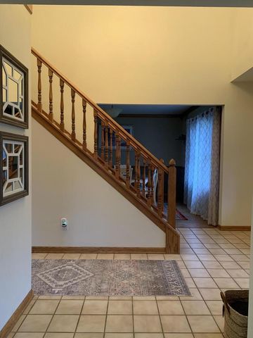 8187 S Four Oaks COURT, Franklin, WI 53132