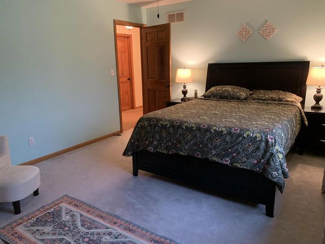 8187 S Four Oaks COURT, Franklin, WI 53132