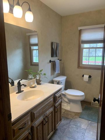 8187 S Four Oaks COURT, Franklin, WI 53132