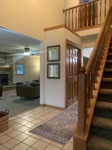 8187 S Four Oaks COURT, Franklin, WI 53132