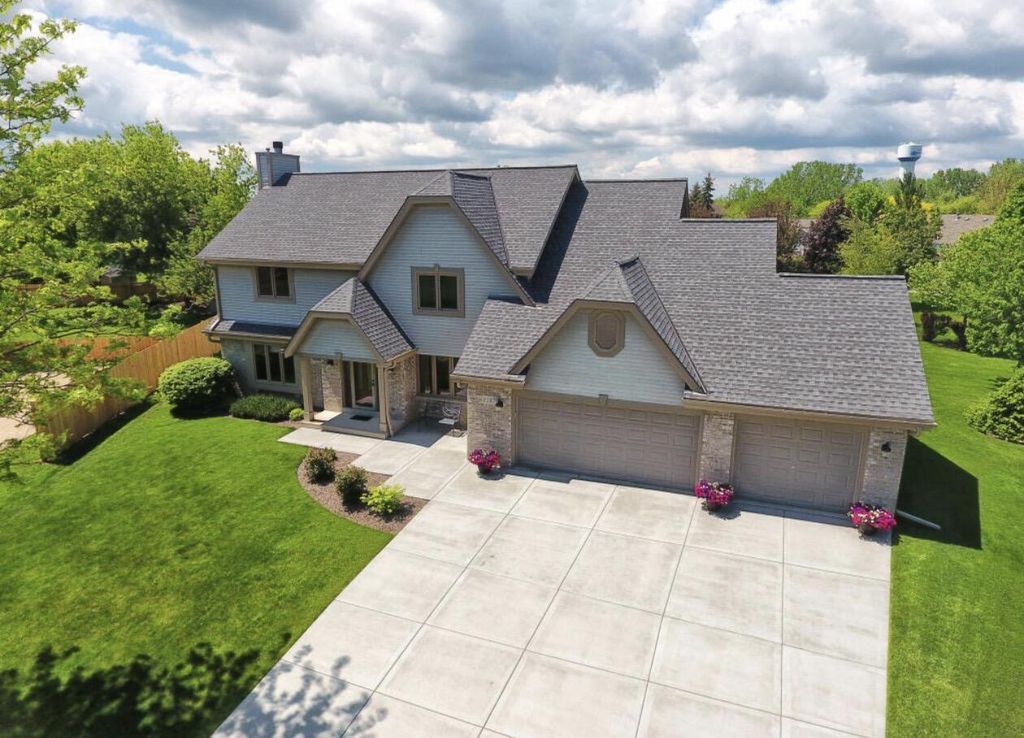 8187 S Four Oaks COURT, Franklin, WI 53132