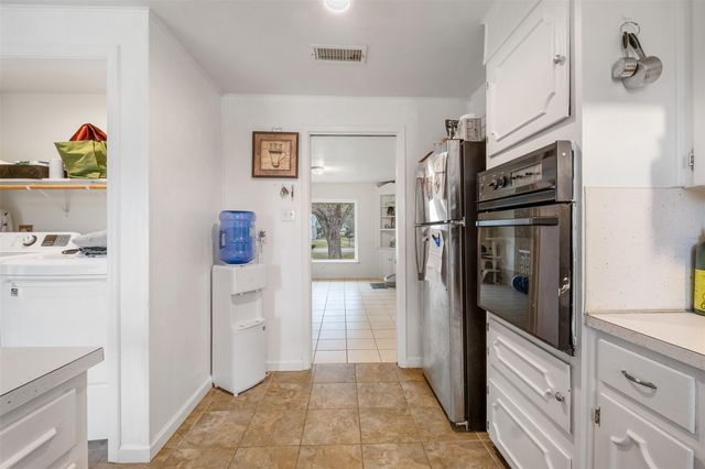 504 Marburger ST, Smithville, TX 78957