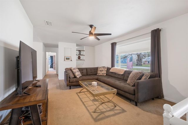 504 Marburger ST, Smithville, TX 78957