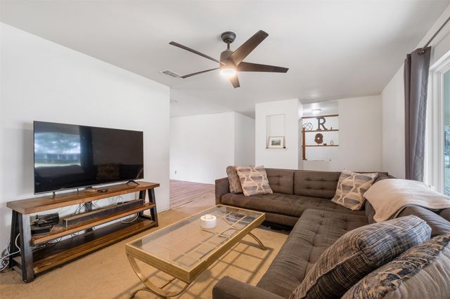 504 Marburger ST, Smithville, TX 78957