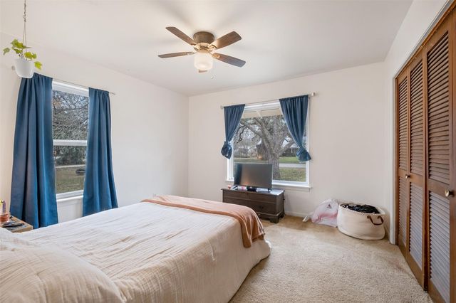 504 Marburger ST, Smithville, TX 78957