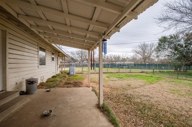 504 Marburger ST, Smithville, TX 78957