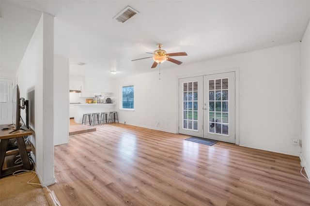 504 Marburger ST, Smithville, TX 78957