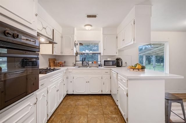 504 Marburger ST, Smithville, TX 78957