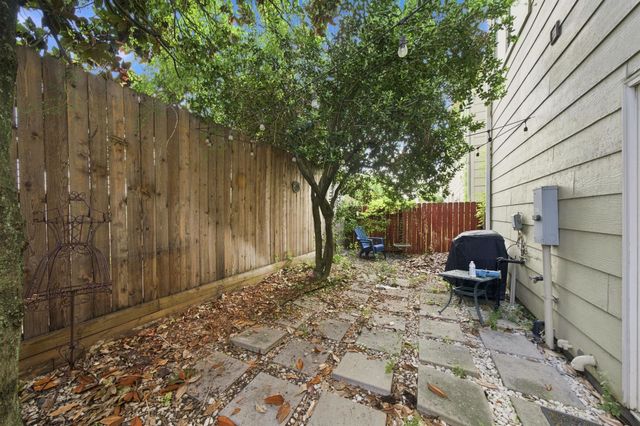 3808 Center Plaza Drive, Houston, TX 77007