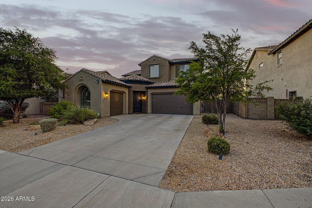 3726 E CAT BALUE Drive, Phoenix, AZ 85050 — photo 2