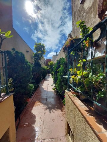 1328 E 2nd 1, Long Beach, CA 90802