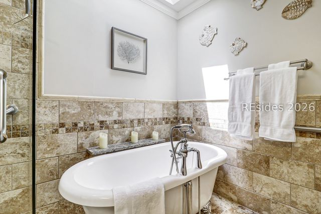 1 Gloucester Rd Apt 103, Hilton Head Island, SC 29928